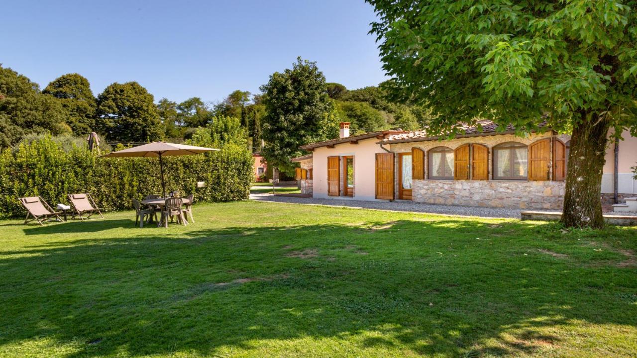 Il Cottage Di Patrizia Lucca Exterior foto