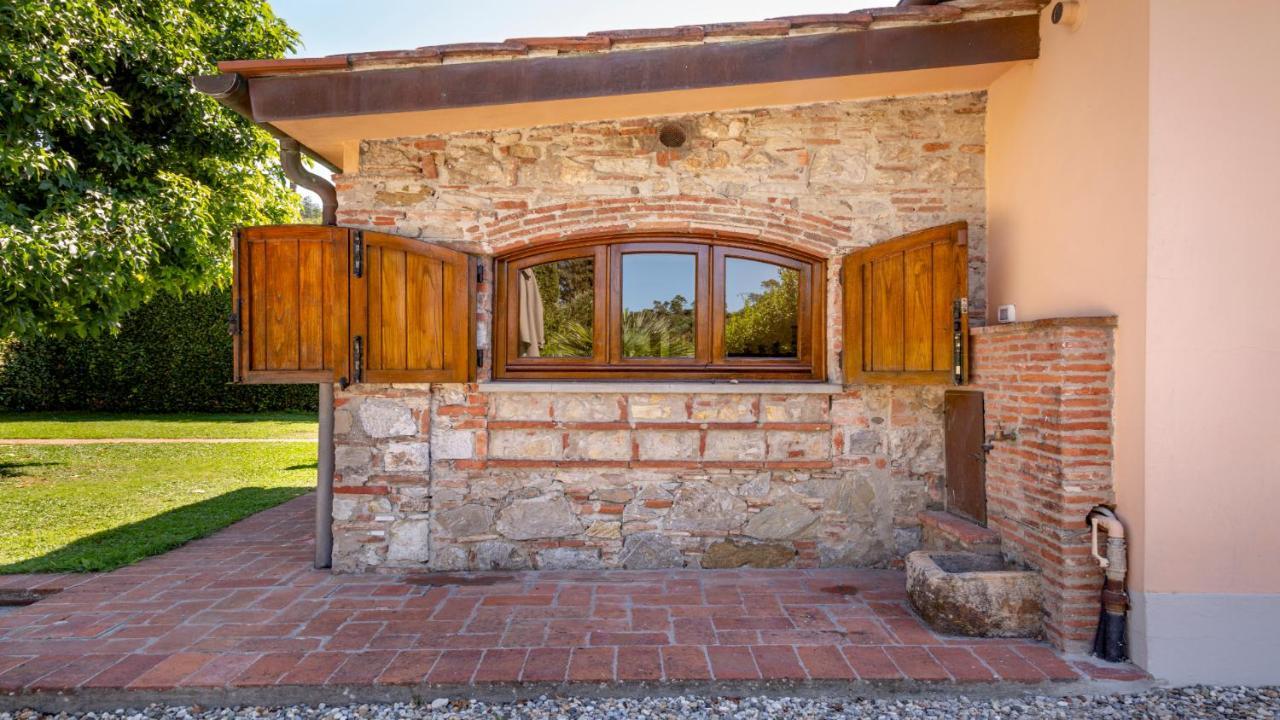 Il Cottage Di Patrizia Lucca Exterior foto